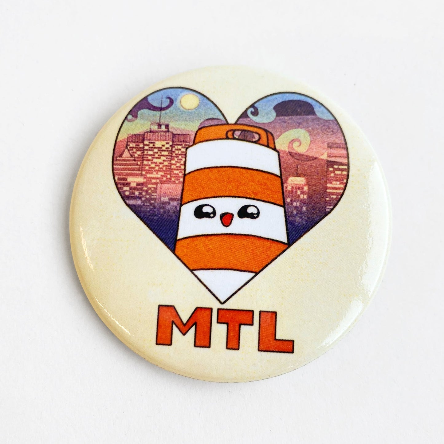 Ponto aime Montréal macaron 2.25"